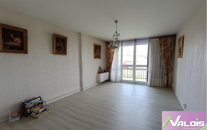 3 Pièces CHALUS (87230)  79 m2 49 280 € 