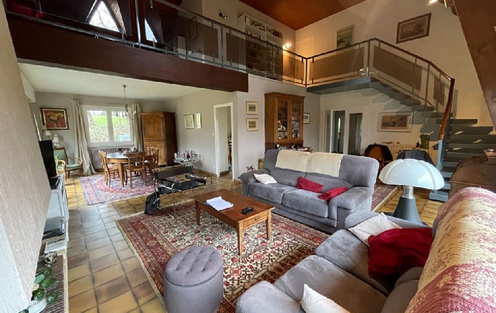 Maison BESSINES-SUR-GARTEMPE (87250)  208 m2 240 540 € 