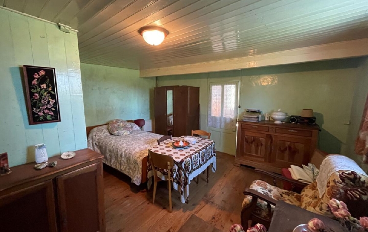 Maison LA CROIX-SUR-GARTEMPE (87210)  92 m2 42 750 € 