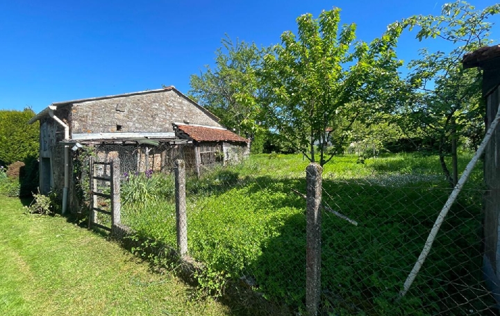 Maison LA CROIX-SUR-GARTEMPE (87210)  92 m2 42 750 € 