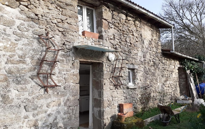 Maison RAZES (87640)  150 m2 180 200 € 