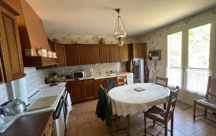 Maison VERNEUIL-SUR-VIENNE (87430)  110 m2 180 200 € 