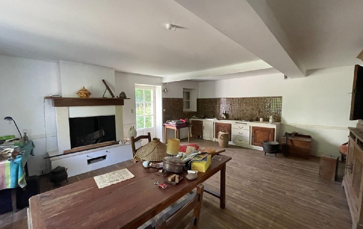 Maison VIDEIX (87600)  165 m2 160 125 € 