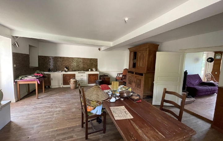 Maison VIDEIX (87600)  165 m2 160 125 € 