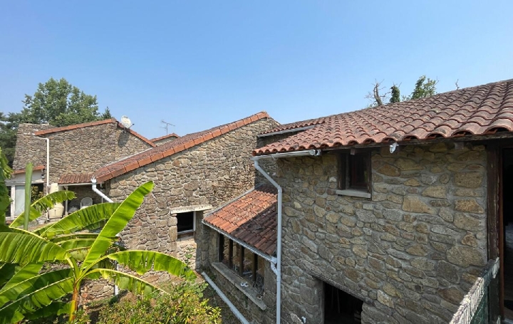 Maison LA BAZEUGE (87210)  195 m2 149 450 € 