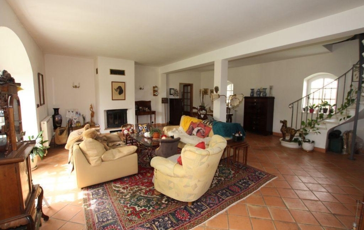 Domaine LIMOUX (11300)  305 m2 899 000 € 