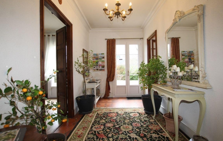 Propriété LAVELANET (09300)  600 m2 890 000 € 