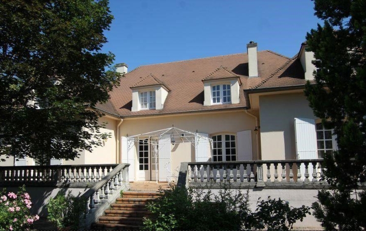 Maison FOIX (09000)  300 m2 575 000 € 