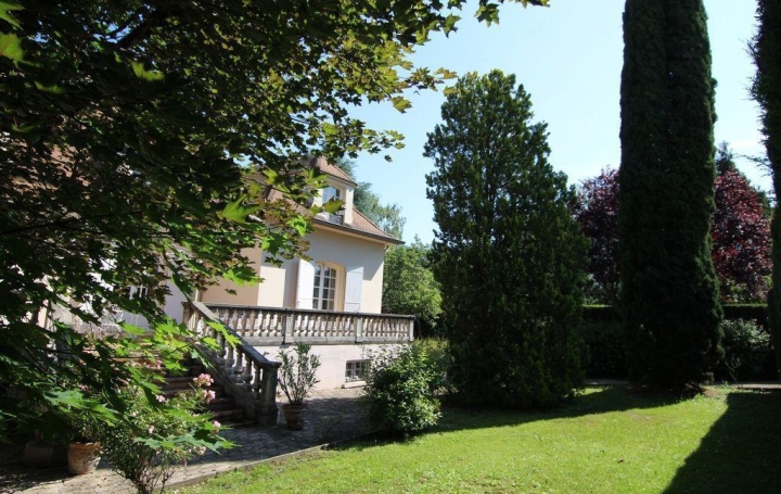 Maison FOIX (09000)  300 m2 575 000 € 