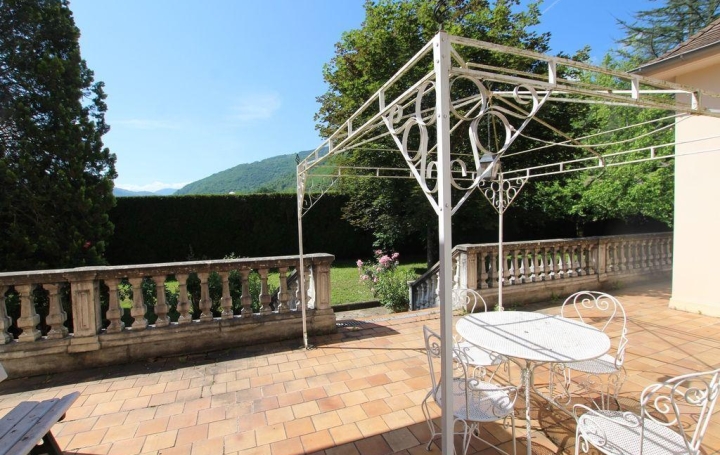 Maison FOIX (09000)  300 m2 575 000 € 