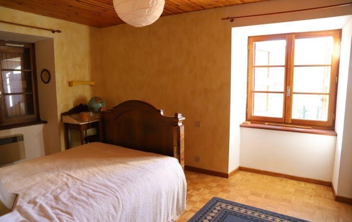 Maison FOIX (09000)  150 m2 242 000 € 