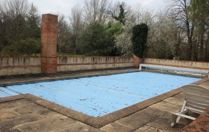 Domaine PAMIERS (09100)  600 m2 1 250 000 € 