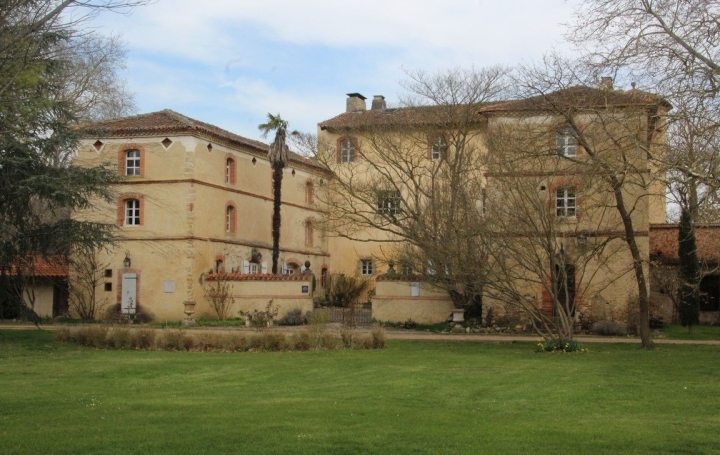 Domaine PAMIERS (09100)  600 m2 1 250 000 € 