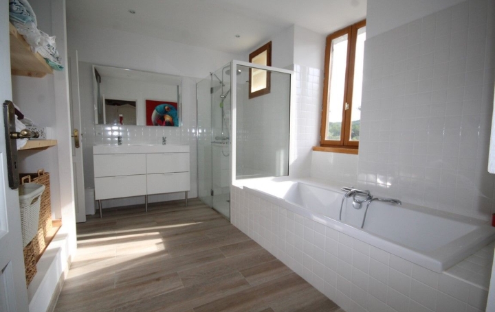 Propriété FOIX (09000)  300 m2 490 000 € 