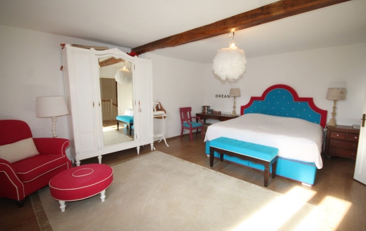 Propriété FOIX (09000)  300 m2 490 000 € 