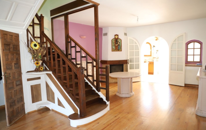 Maison LAVELANET (09300)  304 m2 195 000 € 