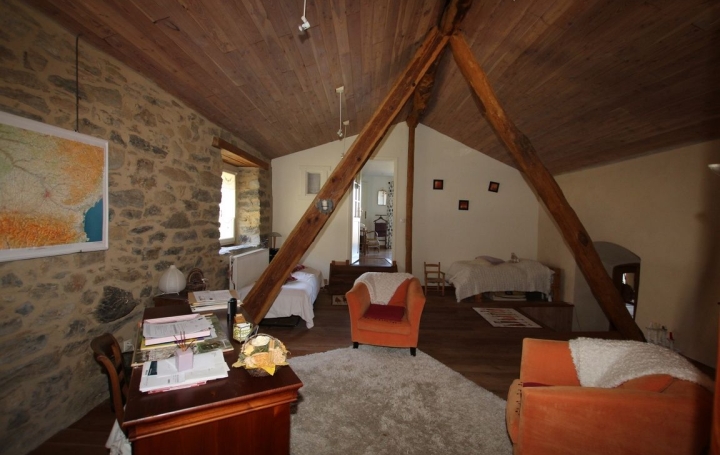 Propriété LA BASTIDE-DE-SEROU (09240)  322 m2 420 000 € 