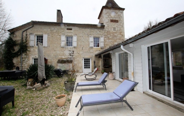 Domaine LAUZERTE (82110)  943 m2 899 000 € 