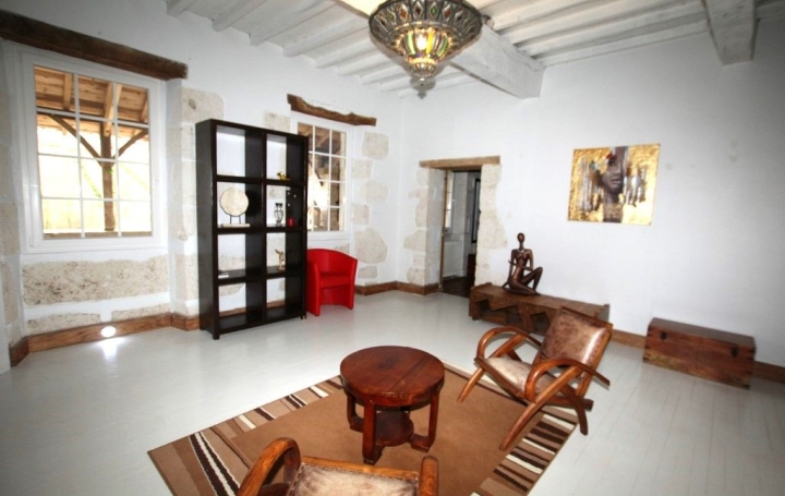 Domaine LAUZERTE (82110)  943 m2 899 000 € 