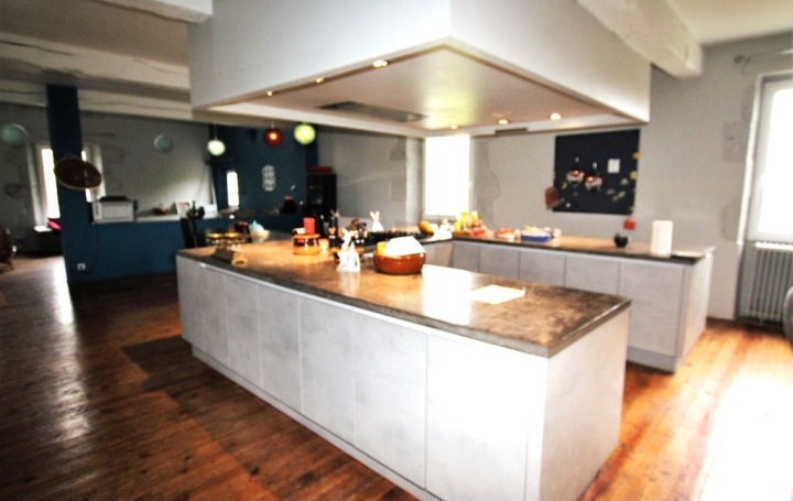 Domaine LAUZERTE (82110)  943 m2 899 000 € 