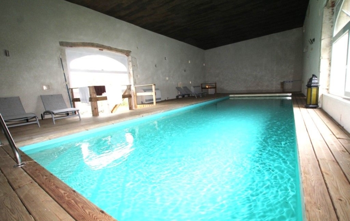 Domaine LAUZERTE (82110)  943 m2 899 000 € 