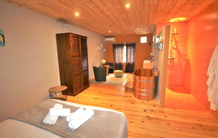 Domaine LAUZERTE (82110)  943 m2 899 000 € 