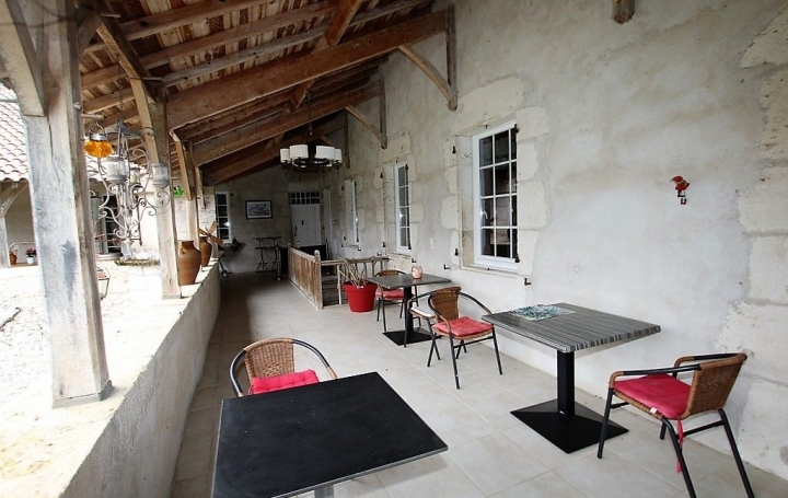 Domaine LAUZERTE (82110)  943 m2 899 000 € 