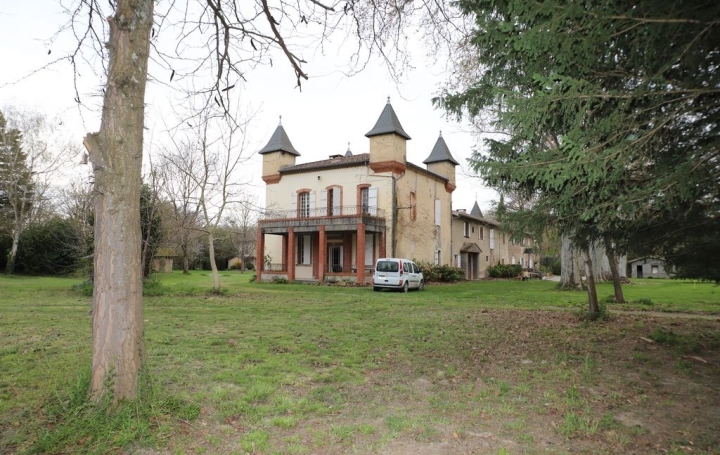 Domaine PAMIERS (09100)  427 m2 320 000 € 