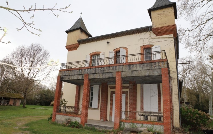 Domaine PAMIERS (09100)  427 m2 320 000 € 