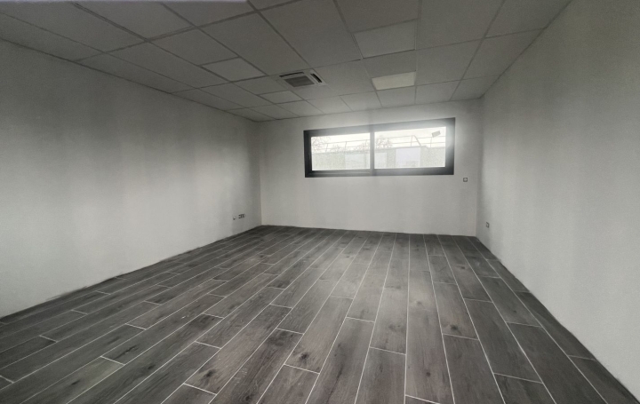 Local commercial VIC-LA-GARDIOLE (34110)   520 € 