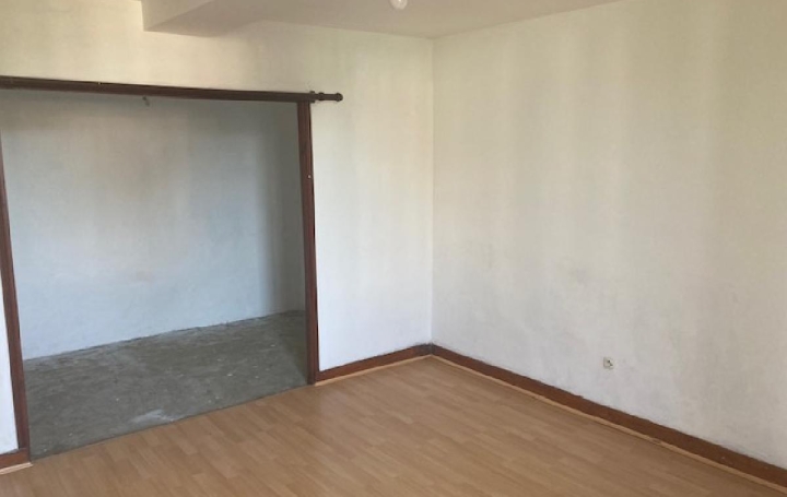 Maison VAL-AU-PERCHE (61260)  76 m2 110 000 € 