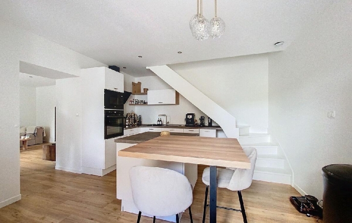 Réseau Immo-diffusion : Maison  VERZE  84 m2 830 € 