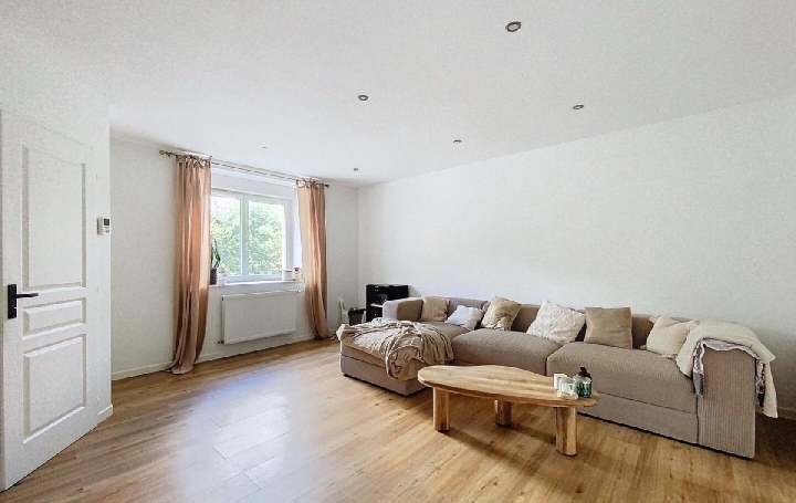 Maison VERZE (71960)  84 m2 830 € 