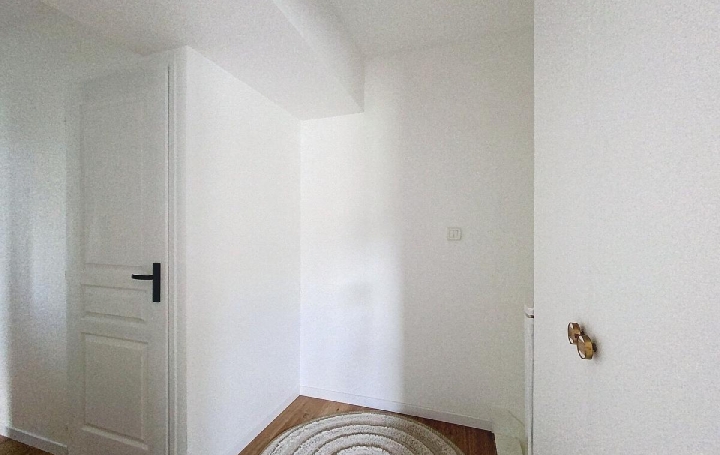 Maison VERZE (71960)  84 m2 830 € 