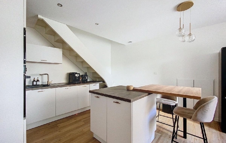 Maison VERZE (71960)  84 m2 830 € 