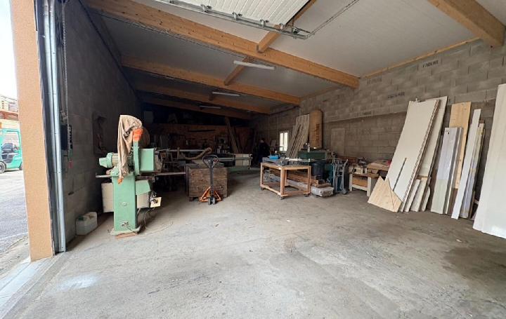 Local commercial LA ROCHE-VINEUSE (71960)  130 m2 915 € 