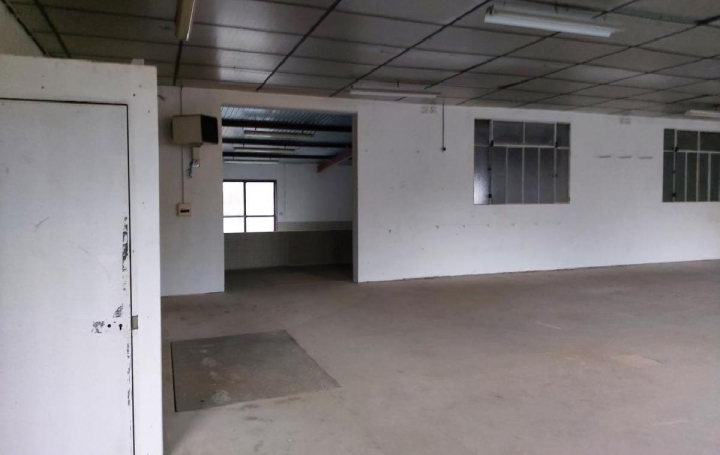 Local commercial LA ROCHE-VINEUSE (71960)  500 m2 1 400 € 