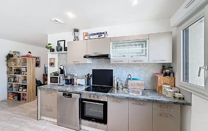 3 Pièces REPLONGES (01750)  80 m2 865 € 