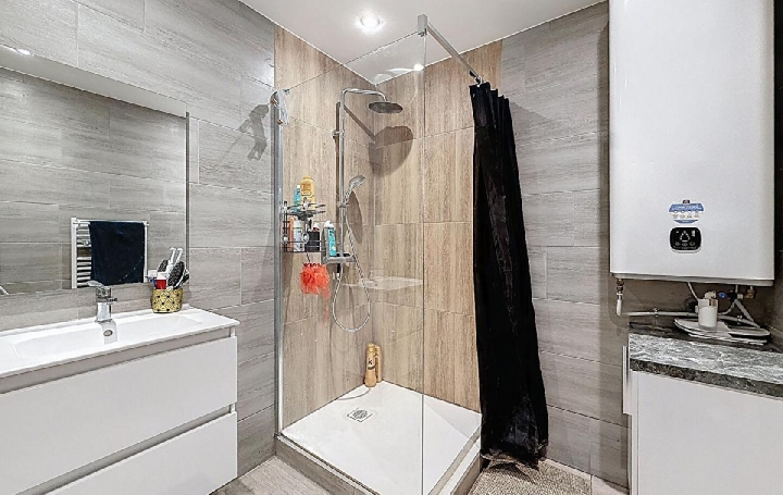 3 Pièces REPLONGES (01750)  80 m2 865 € 