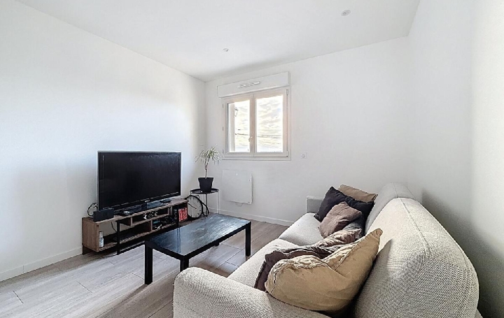 3 Pièces REPLONGES (01750)  80 m2 830 € 