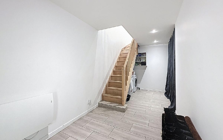 3 Pièces REPLONGES (01750)  80 m2 830 € 