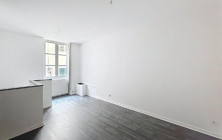 Local commercial MACON (71000)  100 m2 795 € 