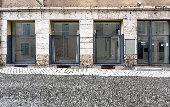 Local commercial MACON (71000)  100 m2 795 € 