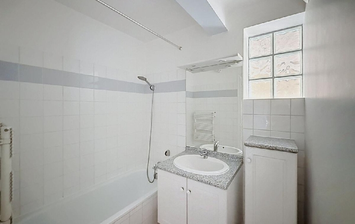 3 Pièces CLUNY (71250)  63 m2 760 € 