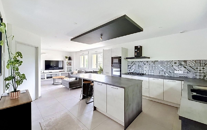 Maison PRISSE (71960)  136 m2 1 195 € 