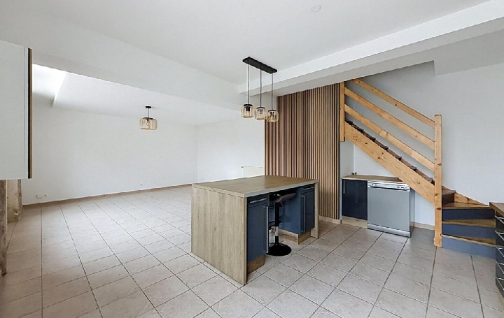 3 Pièces AZE (71260)  78 m2 800 € 