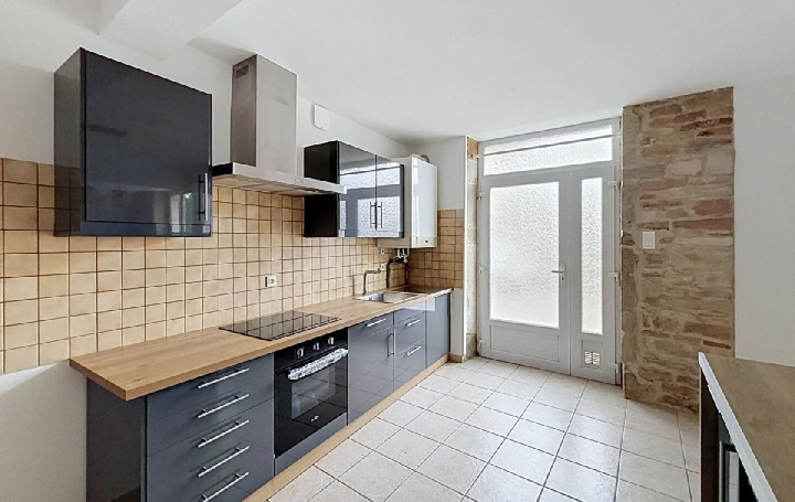 3 Pièces AZE (71260)  78 m2 800 € 