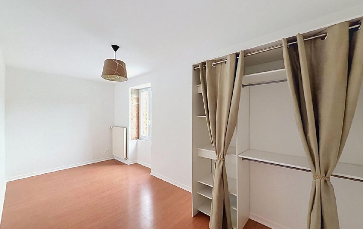 3 Pièces AZE (71260)  78 m2 800 € 