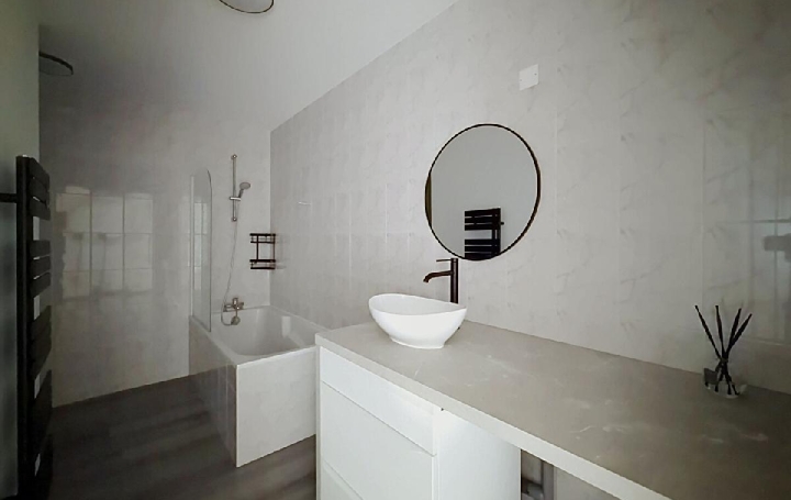 3 Pièces AZE (71260)  78 m2 800 € 