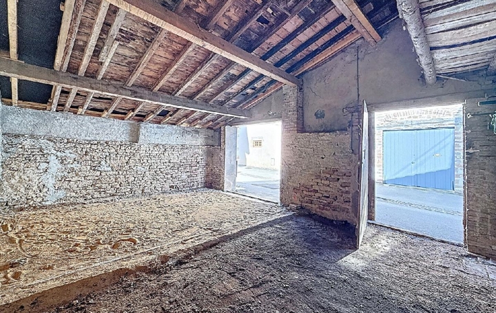 3 Pièces AZE (71260)  78 m2 800 € 